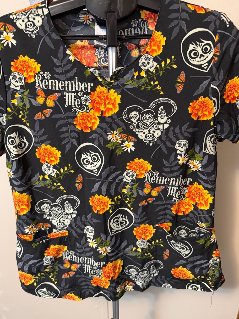 Cherokee Tooniforms Disney Pixar Coco Remember Me V-Neck Scrub Top Size L
